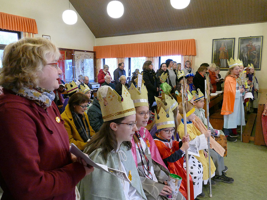 Dreikönigssingen der Sternsinger in Naumburg (Foto: Karl-Franz Thiede)